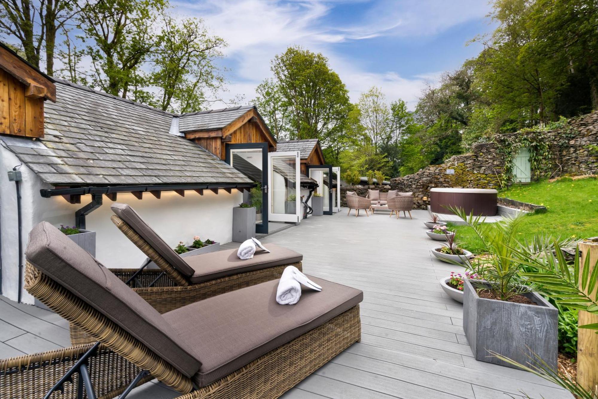 Aphrodites Group - Luxury Hot Tub Suites In Central Lake District! Bowness-on-Windermere Extérieur photo