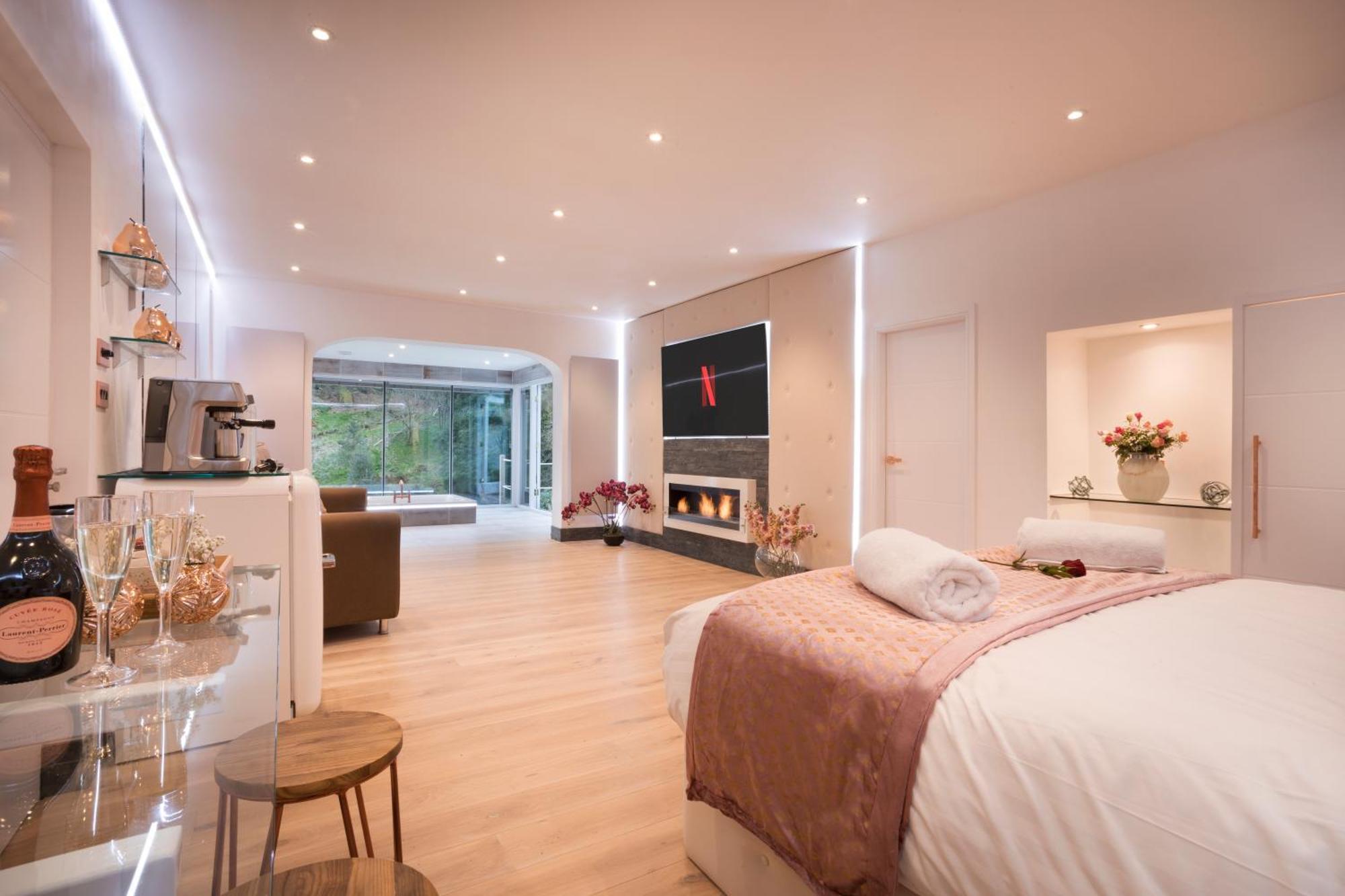 Aphrodites Group - Luxury Hot Tub Suites In Central Lake District! Bowness-on-Windermere Extérieur photo