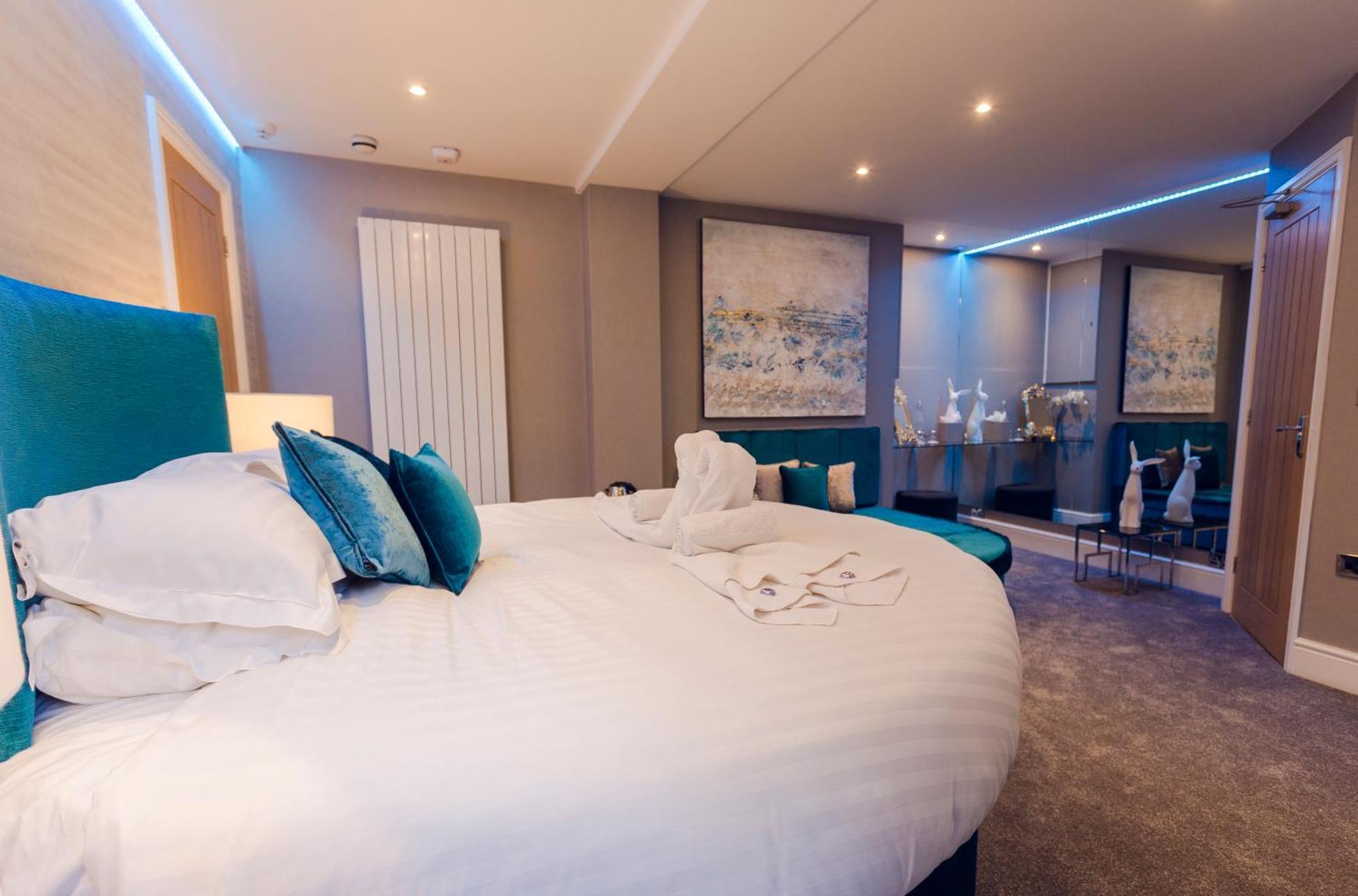 Aphrodites Group - Luxury Hot Tub Suites In Central Lake District! Bowness-on-Windermere Extérieur photo