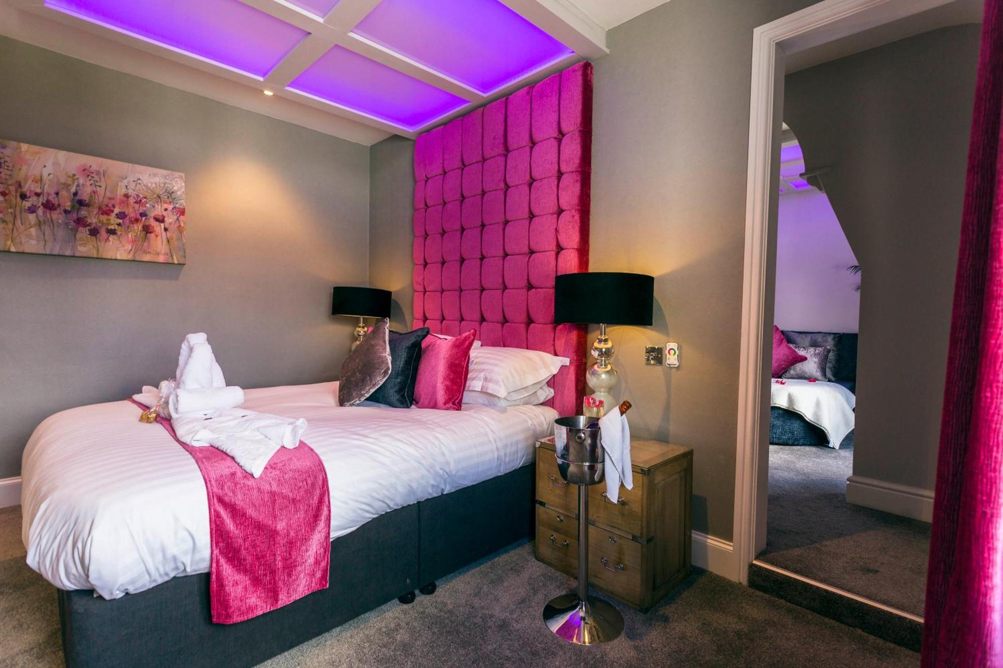 Aphrodites Group - Luxury Hot Tub Suites In Central Lake District! Bowness-on-Windermere Extérieur photo