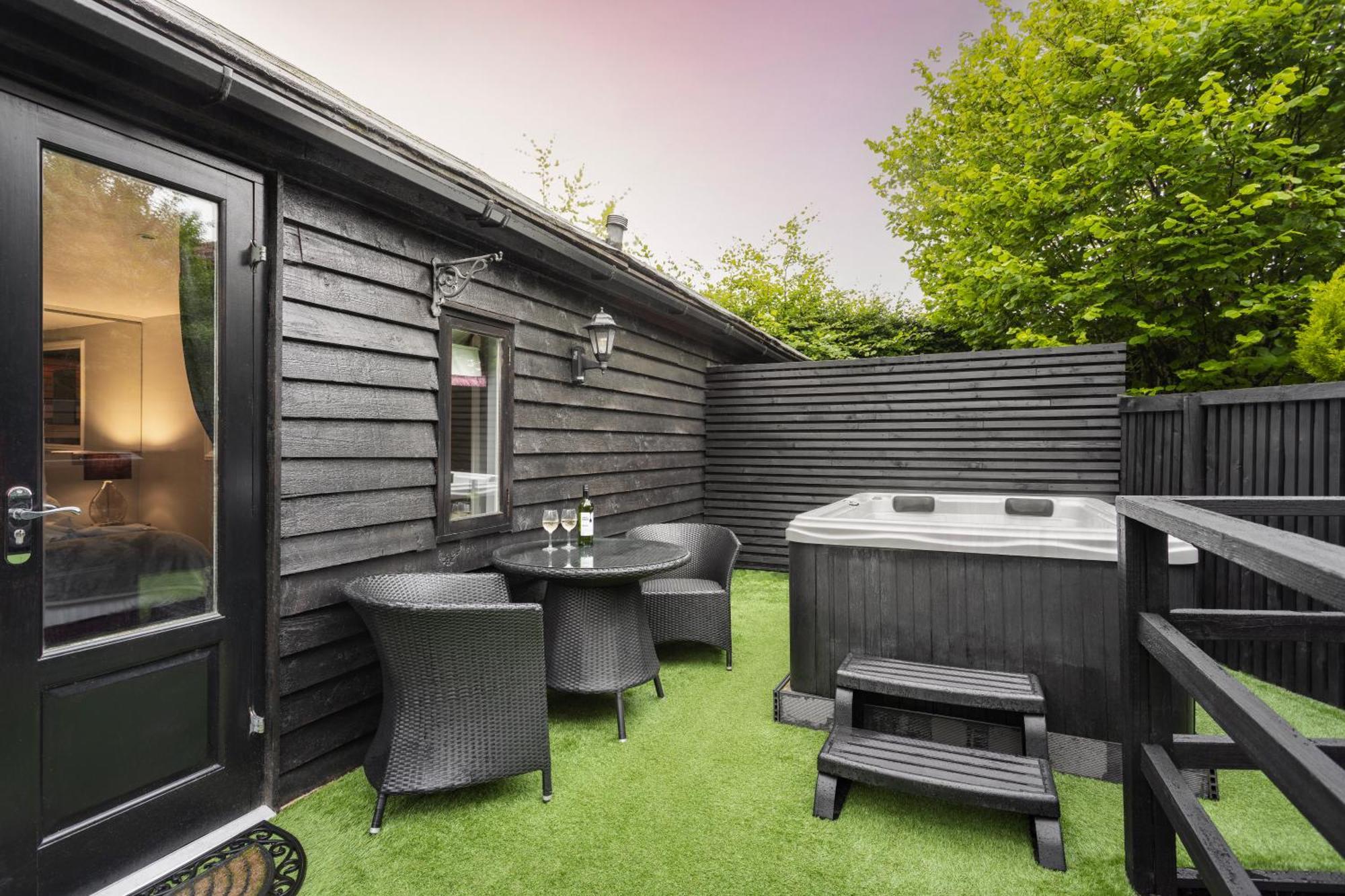 Aphrodites Group - Luxury Hot Tub Suites In Central Lake District! Bowness-on-Windermere Extérieur photo