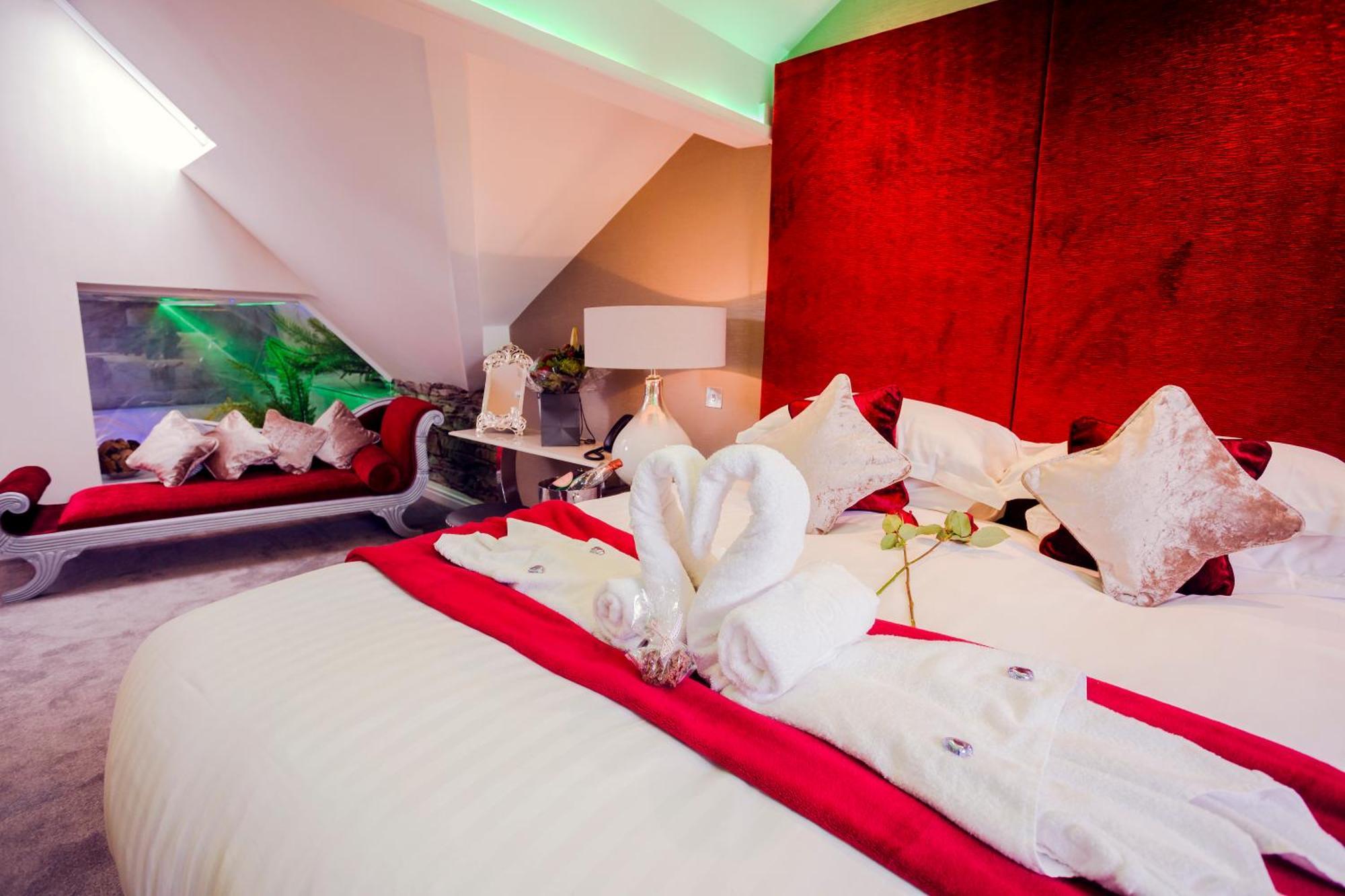 Aphrodites Group - Luxury Hot Tub Suites In Central Lake District! Bowness-on-Windermere Extérieur photo