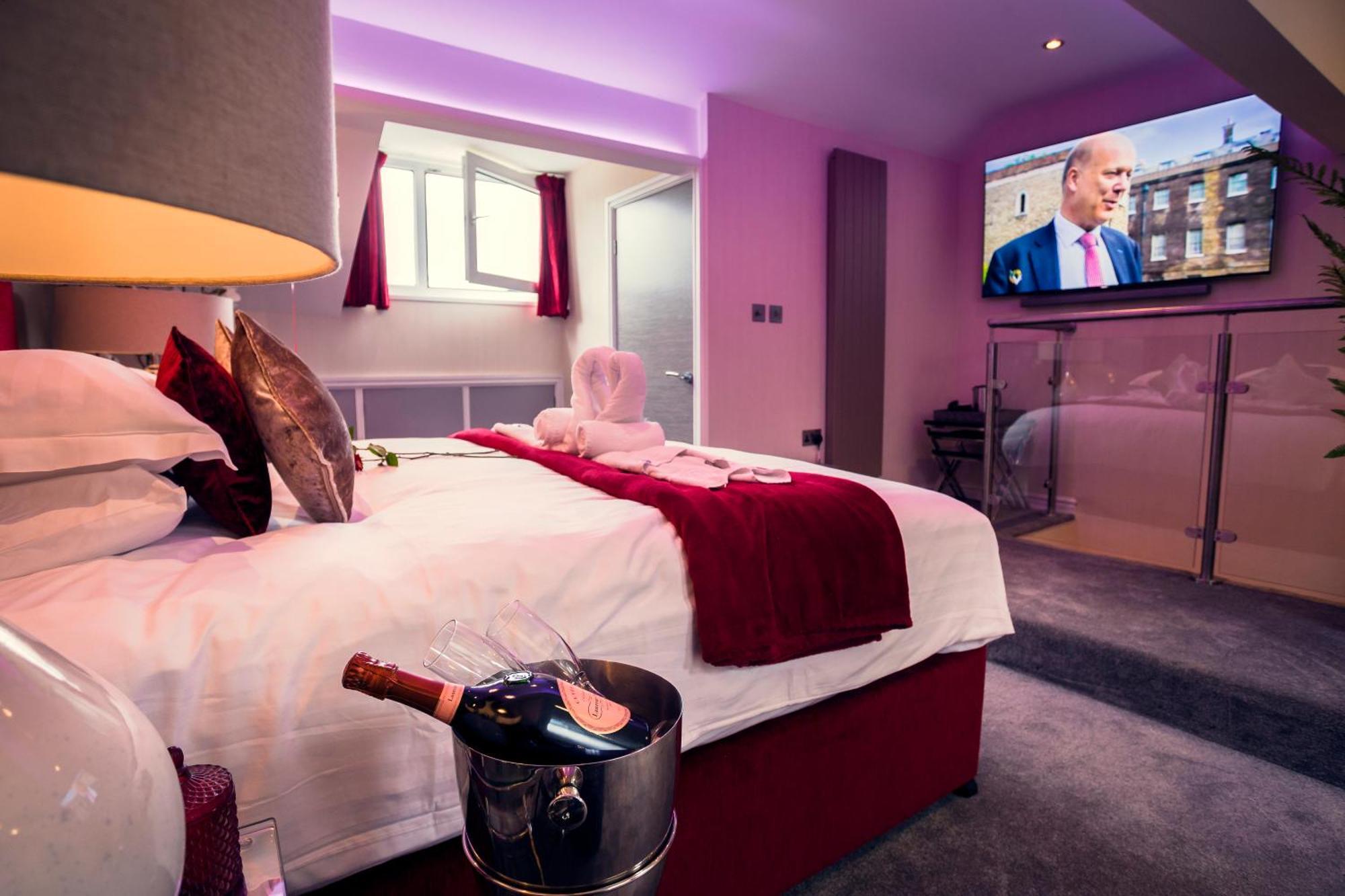Aphrodites Group - Luxury Hot Tub Suites In Central Lake District! Bowness-on-Windermere Extérieur photo