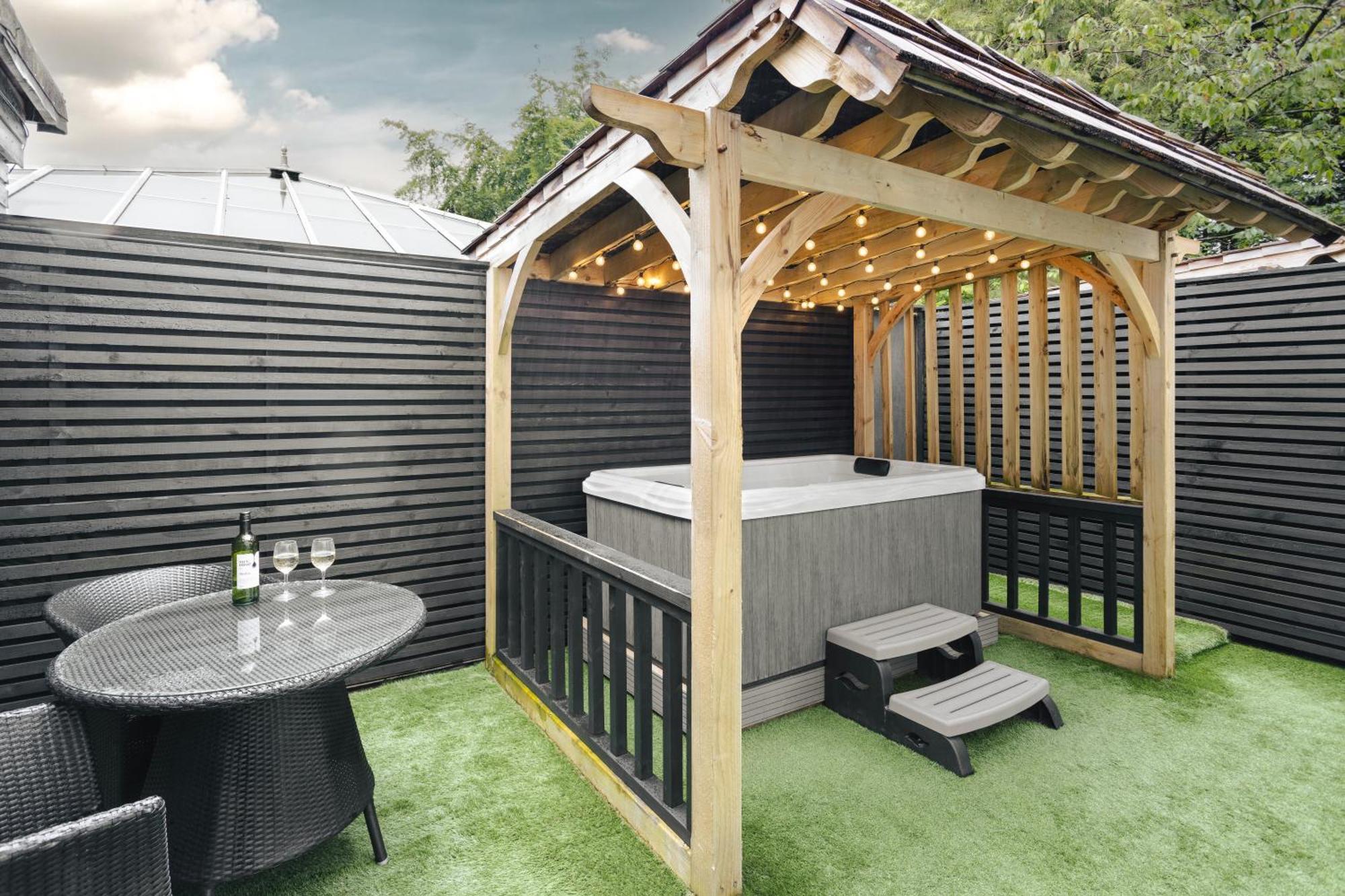 Aphrodites Group - Luxury Hot Tub Suites In Central Lake District! Bowness-on-Windermere Extérieur photo