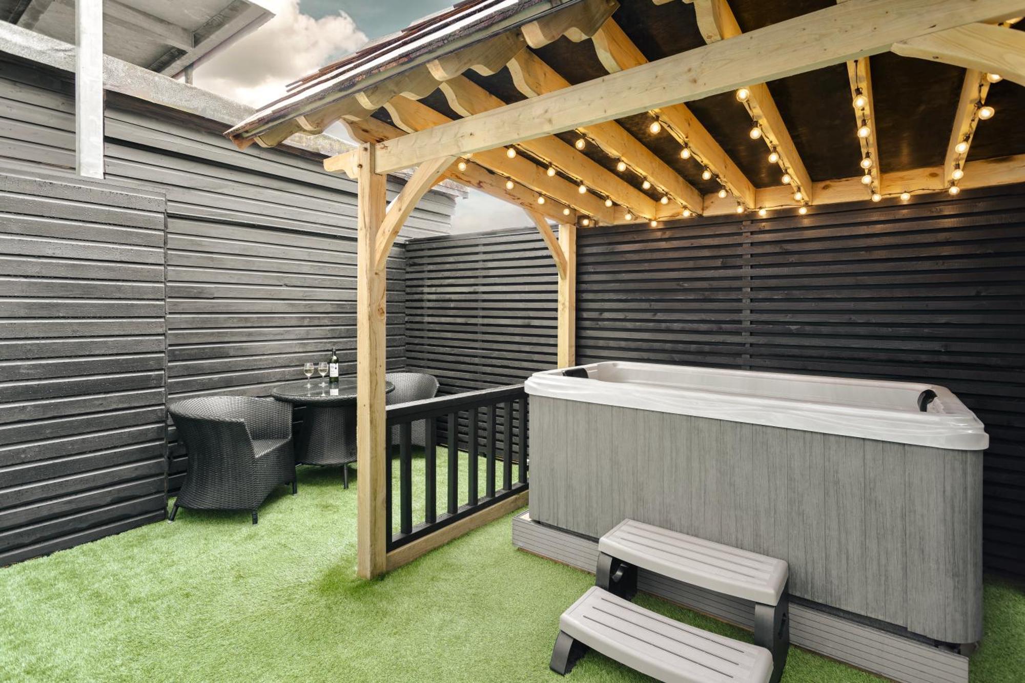 Aphrodites Group - Luxury Hot Tub Suites In Central Lake District! Bowness-on-Windermere Extérieur photo
